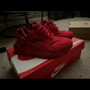 NIKE HUARACHE RUN SIZE 5.5y